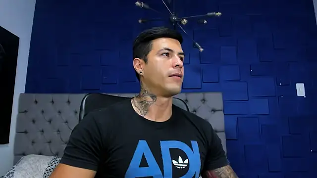 Snapshot of andres-clark92 chatting on May 23, 4:00 pm andres-clark92 online show from May 23, 4:00 pm