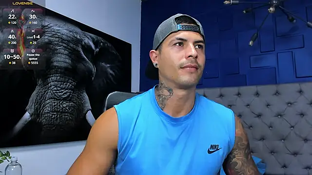 Snapshot of andres-clark92 chatting on June 2, 4:20 pm andres-clark92 online show from June 2, 4:20 pm