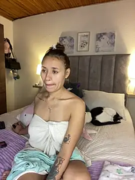 Snapshot of juliana-mancini chatting on December 20, 5:09 pm juliana-mancini online show from December 20, 5:09 pm