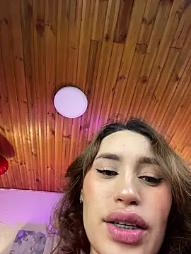 Snapshot of juliana-mancini chatting on February 14, 11:51 am juliana-mancini online show from February 14, 11:51 am