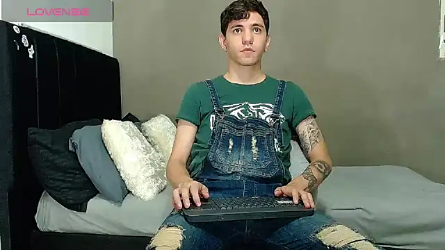 Matteo12  online show from April 3, 3:26 am