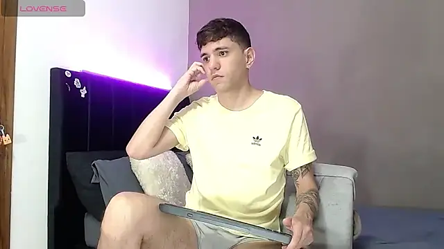 Matteo12  online show from April 12, 3:44 am