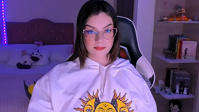 OphelianaRose33 online show from December 18, 9:54 pm