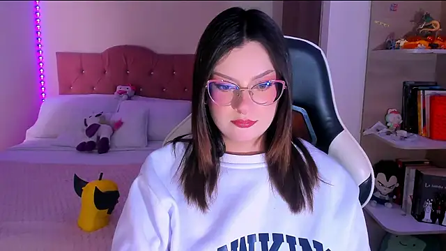 OphelianaRose33 online show from February 17, 7:20 pm