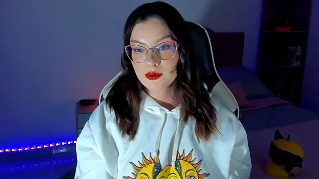 Snapshot of OphelianaRose33 chatting on April 24, 10:56 pm OphelianaRose33 online show from April 24, 10:56 pm