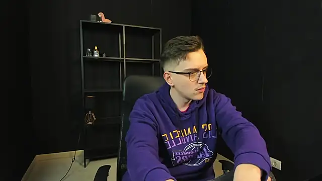 Snapshot of FelixStarkk chatting on April 30, 4:30 am FelixStarkk online show from April 30, 4:30 am