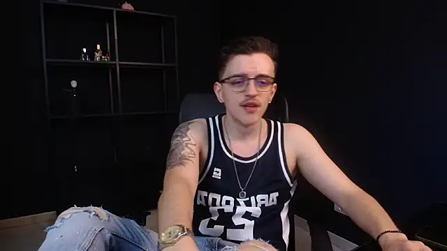 Snapshot of FelixStarkk chatting on May 27, 6:43 am FelixStarkk online show from May 27, 6:43 am