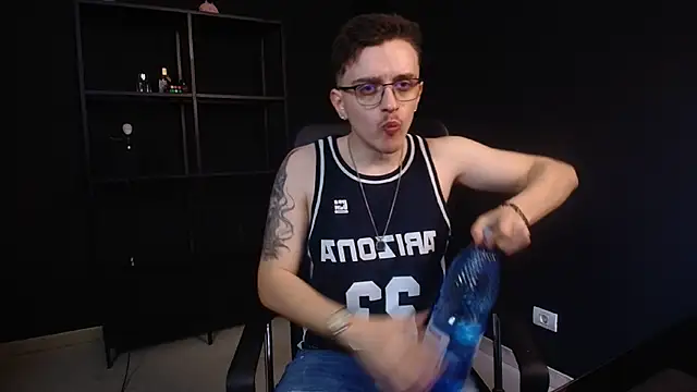 Snapshot of FelixStarkk chatting on June 4, 5:24 am FelixStarkk online show from June 4, 5:24 am