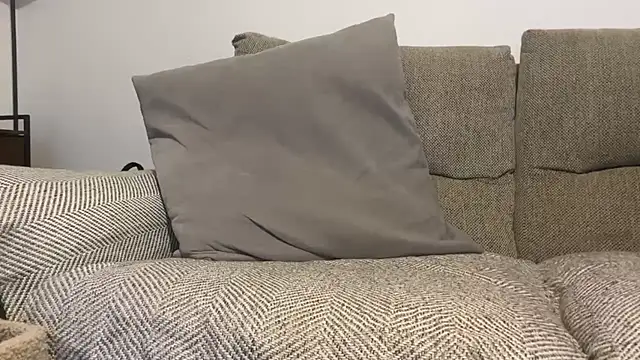 Snapshot of That_English_Rose_ chatting on February 6, 5:23 am That English Rose online show from February 6, 5:23 am