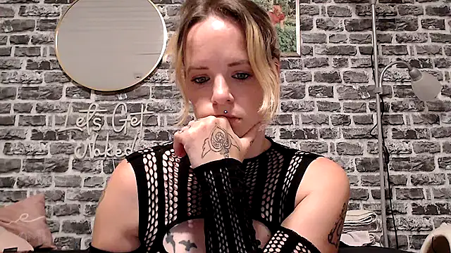 Snapshot of SexyMilf_37 chatting on June 3, 7:30 pm SexyMilf 37 online show from June 3, 7:30 pm