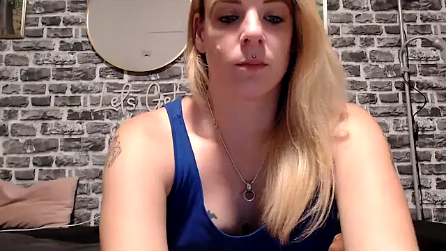 Snapshot of SexyMilf_37 chatting on July 1, 8:19 pm SexyMilf 37 online show from July 1, 8:19 pm