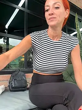 Snapshot of MikaelaBloom chatting on October 12, 12:48 pm MikaelaBloom online show from October 12, 12:48 pm