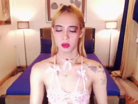 Snapshot of PreciousAmore chatting on June 11, 9:24 pm PreciousAmore online show from June 11, 9:24 pm