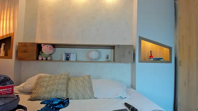 Emilly Beaumont online show from February 25, 1:43 pm