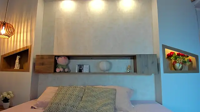 Emilly Beaumont online show from March 25, 1:06 pm