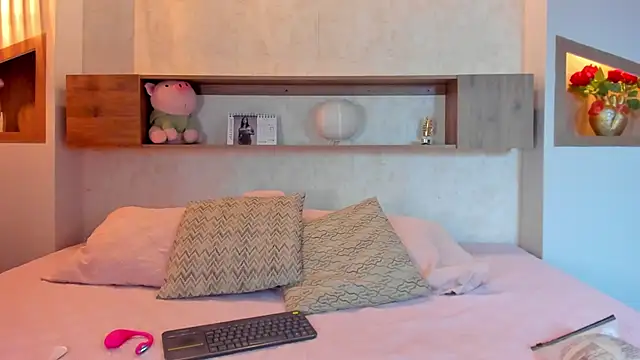 Emilly Beaumont online show from March 26, 1:28 pm