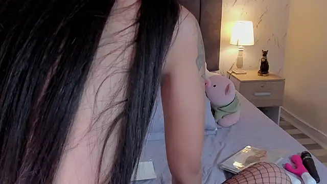 Snapshot of Emilly_Beaumont chatting on June 20, 1:52 am Emilly Beaumont online show from June 20, 1:52 am