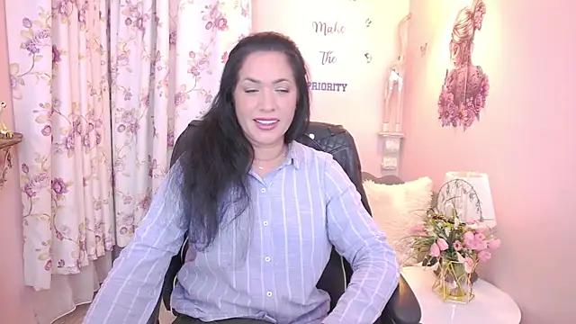 Snapshot of MyLovOne chatting on April 22, 1:56 pm MyLovOne online show from April 22, 1:56 pm