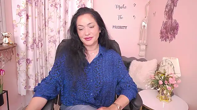 Snapshot of MyLovOne chatting on April 30, 9:37 am MyLovOne online show from April 30, 9:37 am