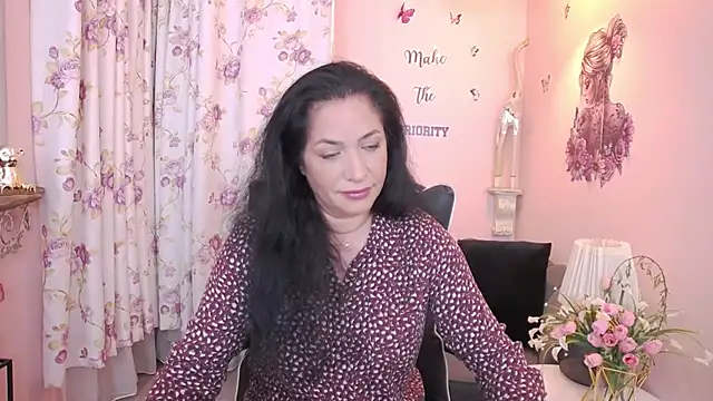 Snapshot of MyLovOne chatting on May 20, 10:54 am MyLovOne online show from May 20, 10:54 am