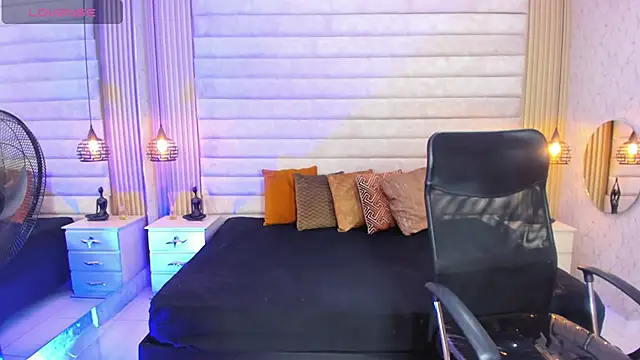 keytinthomson  online show from February 20, 8:09 pm