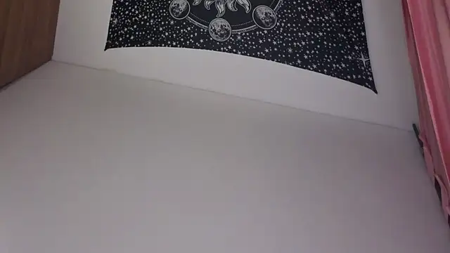 Snapshot of lilyx_ chatting on April 19, 4:56 am lilyx online show from April 19, 4:56 am