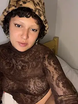 Snapshot of OliviaWild_ chatting on June 29, 12:17 am OliviaWild online show from June 29, 12:17 am