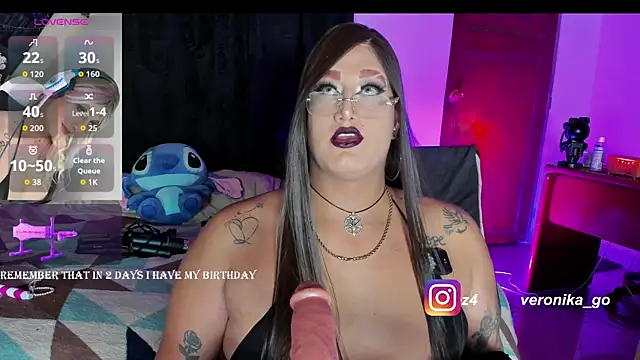 Snapshot of Sweetveronik_44 chatting on June 4, 5:24 am Sweetveronik 44 online show from June 4, 5:24 am