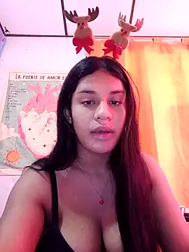 Snapshot of sofi_zzz chatting on December 18, 3:18 pm sofi zzz online show from December 18, 3:18 pm