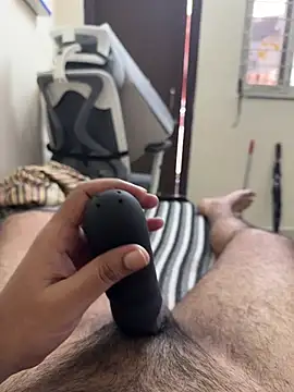Snapshot of Yourslovingdick chatting on July 28, 10:21 am Yourslovingdick online show from July 28, 10:21 am