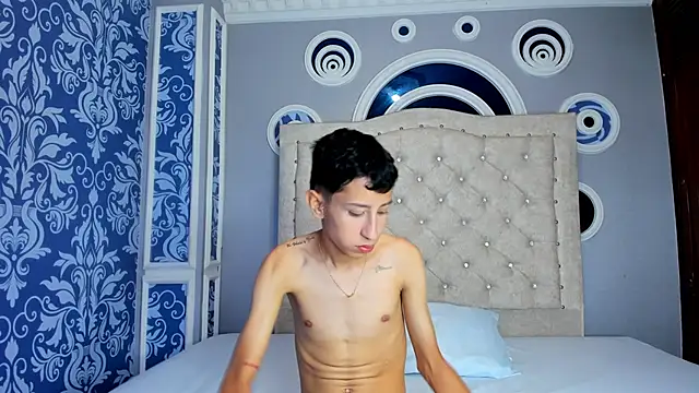 Snapshot of spicyslim_ chatting on November 4, 2:43 am spicyslim  online show from November 4, 2:43 am