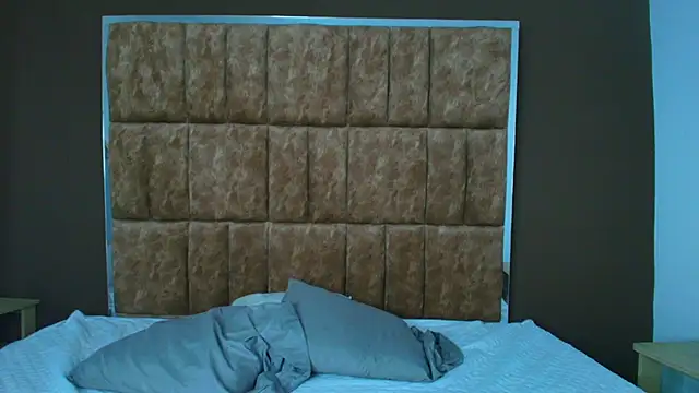 Kitty ravee online show from October 3, 1:30 pm