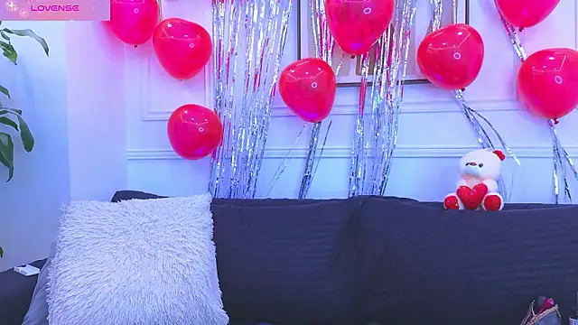 Daisy Price online show from February 14, 11:40 am