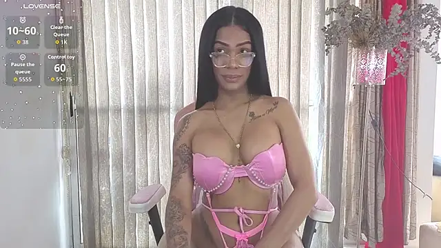 Snapshot of Queen_Morena chatting on July 4, 4:24 pm Queen Morena online show from July 4, 4:24 pm
