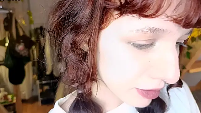 LeelooYolo online show from April 10, 9:41 pm