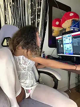 Snapshot of rubywithpearls chatting on November 5, 12:54 am rubywithpearls online show from November 5, 12:54 am