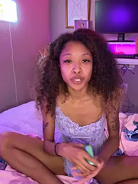 Snapshot of rubywithpearls chatting on December 1, 11:32 pm rubywithpearls online show from December 1, 11:32 pm