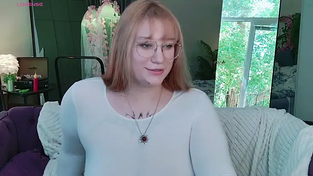 Snapshot of Morvelyn chatting on July 28, 11:17 am Morvelyn online show from July 28, 11:17 am