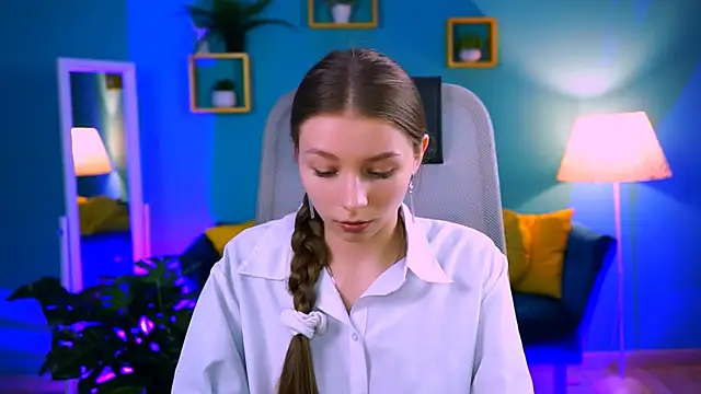 JulieDaniel online show from February 16, 8:43 am