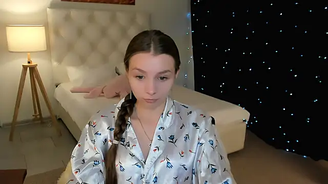 JulieDaniel online show from February 17, 8:11 am