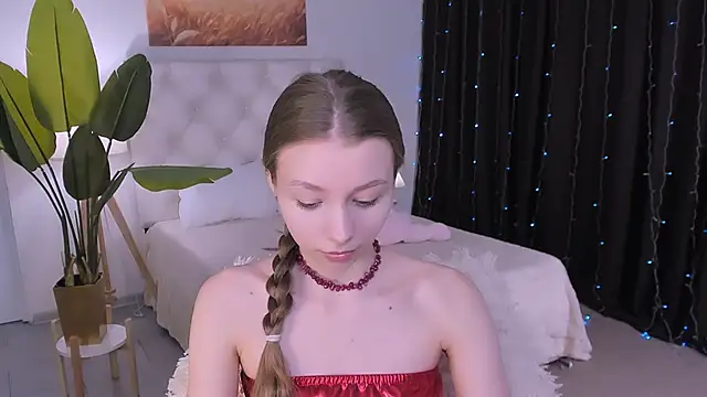 JulieDaniel online show from March 18, 8:17 am