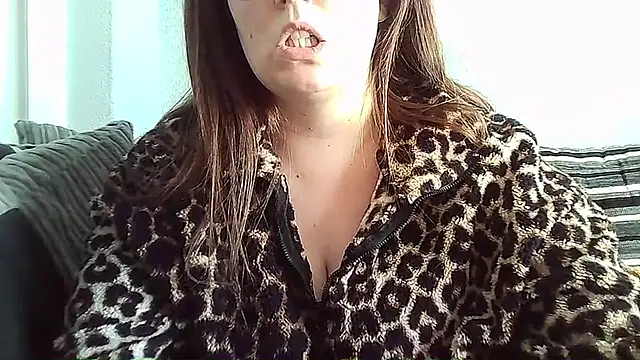 Snapshot of Curvy-BellaX chatting on October 22, 1:22 pm Curvy-BellaX online show from October 22, 1:22 pm