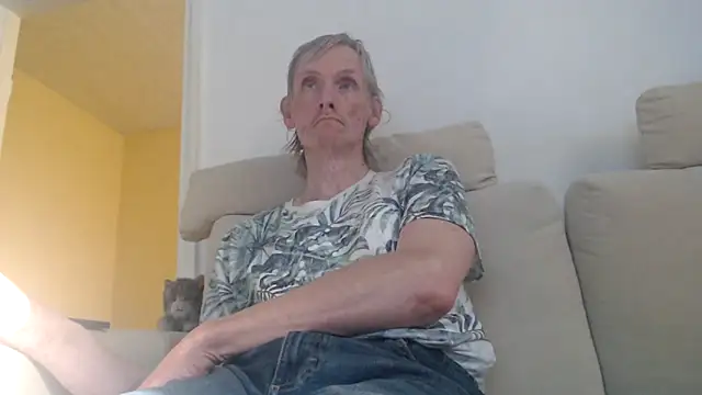 Snapshot of k74robert chatting on October 29, 12:18 pm k74robert online show from October 29, 12:18 pm