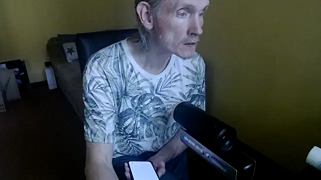 Snapshot of k74robert chatting on November 9, 11:52 am k74robert online show from November 9, 11:52 am