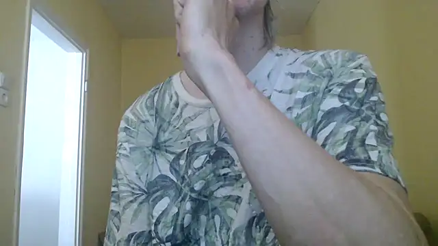 Snapshot of k74robert chatting on November 12, 9:21 am k74robert online show from November 12, 9:21 am