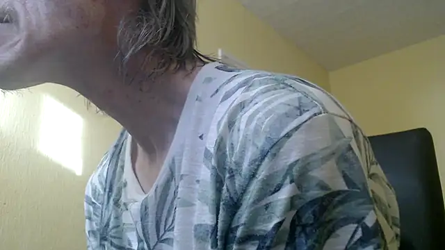 Snapshot of k74robert chatting on November 14, 9:41 am k74robert online show from November 14, 9:41 am