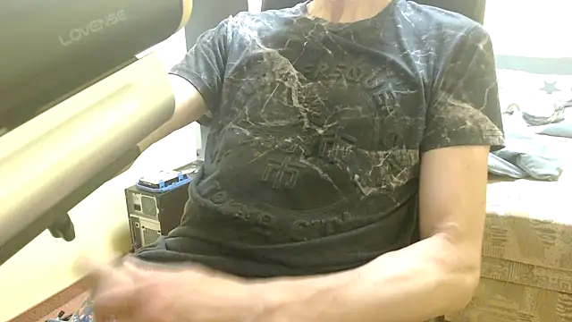 Snapshot of k74robert chatting on November 19, 5:46 pm k74robert online show from November 19, 5:46 pm