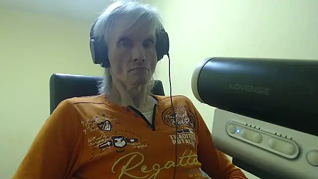 Snapshot of k74robert chatting on December 2, 11:11 pm k74robert online show from December 2, 11:11 pm