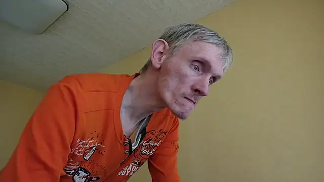 Snapshot of k74robert chatting on February 3, 10:31 am k74robert online show from February 3, 10:31 am