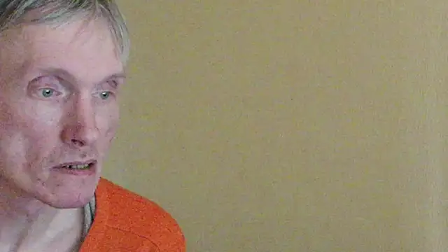 Snapshot of k74robert chatting on February 7, 9:35 am k74robert online show from February 7, 9:35 am